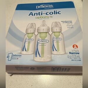 Brand new! Dr Brown’s baby bottle natural flow 3 pack of 4 oz bottles level 1